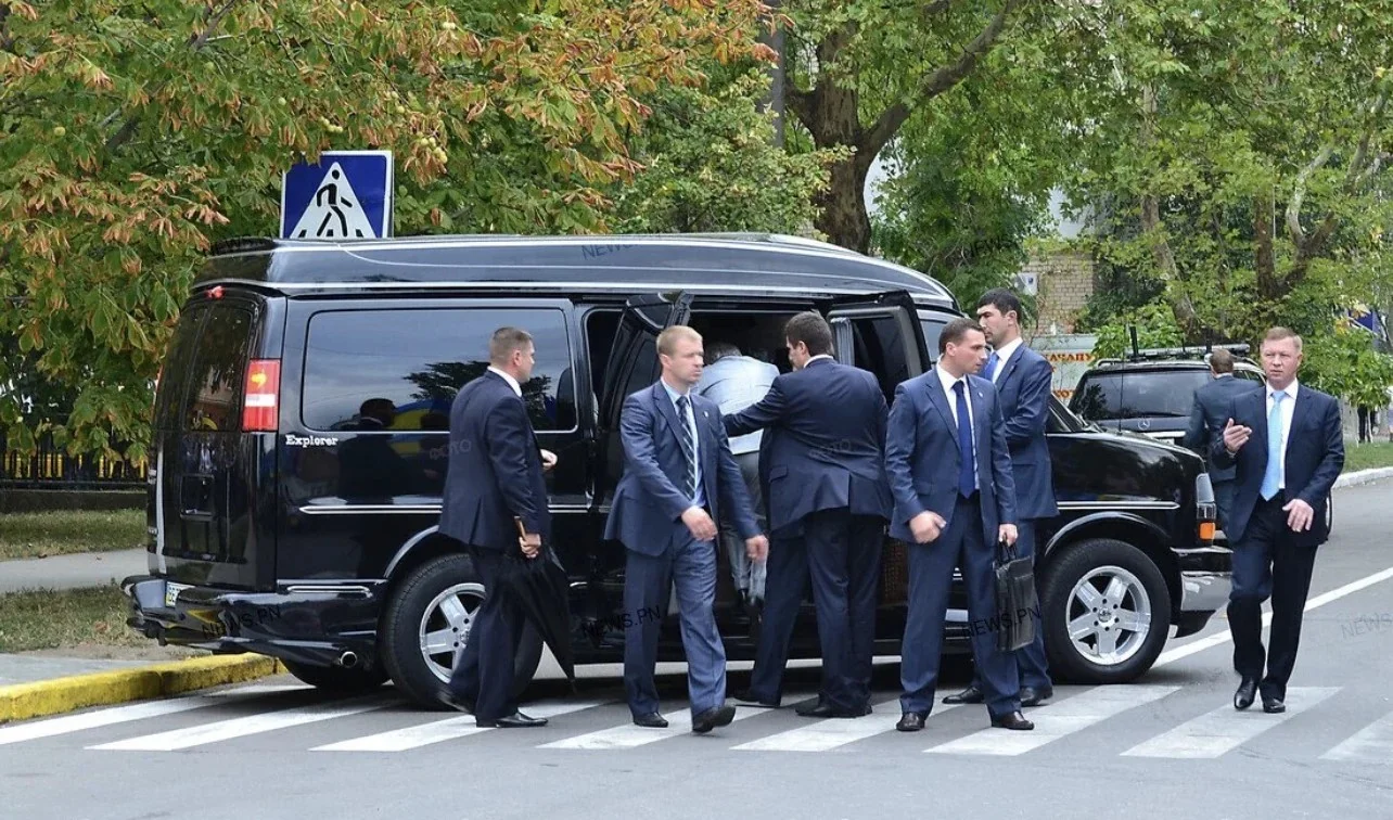 Офіс на колесах за ціною вживаного кросовера або історія продажу Chevrolet Express із кортежу президента-втікача