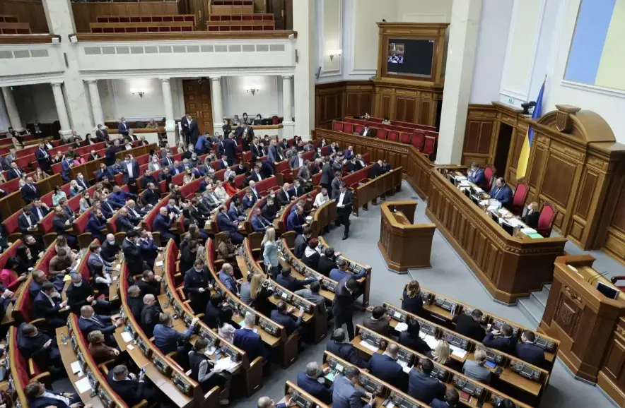 Внутрішній резерв замість мігрантів: бізнес закликає до радикального скорочення держапарату