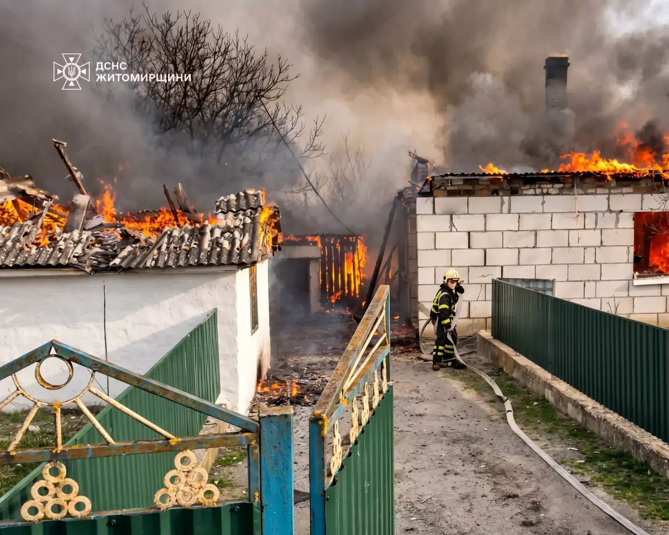 Вогонь проти приватного сектору: пожежа в селі Щербини загрожувала сусіднім будівлям
