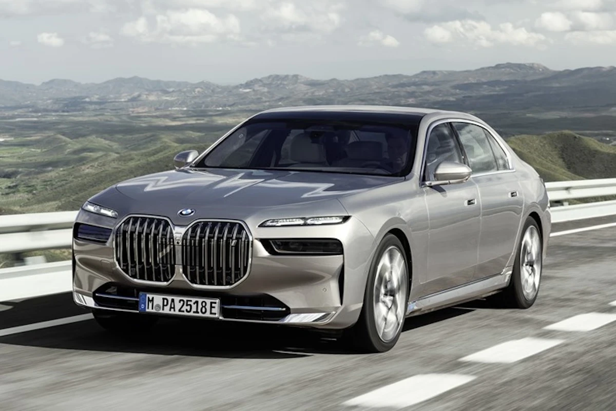 Майбутнє на дорогах: BMW розкрила потенціал автопілота в оновленій 7 Series