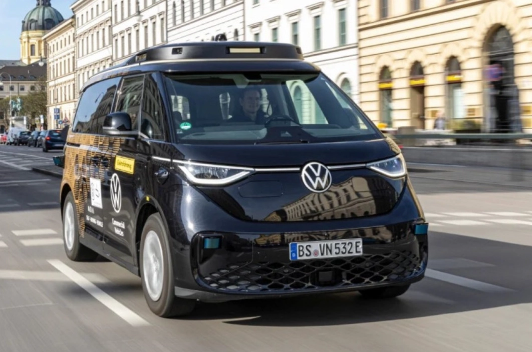 Volkswagen готує до серії автономний мінівен: майбутнє райдшерингу вже тут