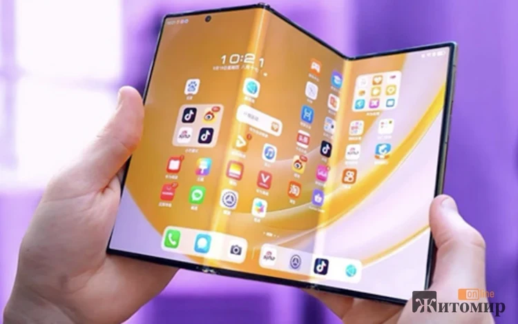 Samsung готує відповідь Huawei: смартфон з трьома екранами дебютує вже влітку