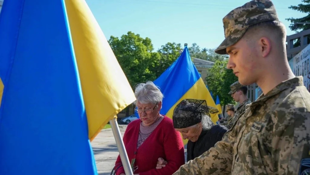 Пам’ять крізь покоління: у Житомирі на День Героїв відкрили нові імена меморіалу
