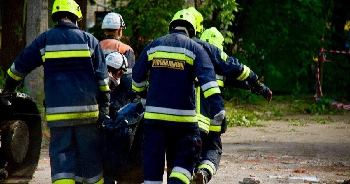 Трагедія у Дніпрі: рятувальники завершили пошук під завалами розбомбленого кварталу